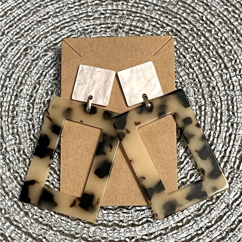 Tortoise Shell Geometric Earrings - Picture 1 of 2